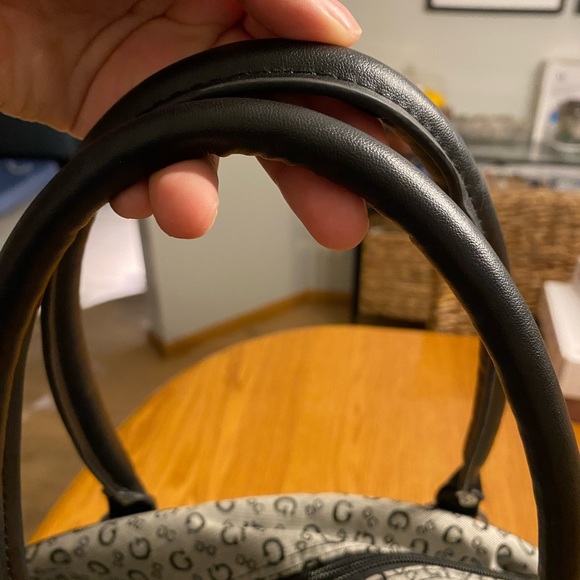 Guess | traveling shoulder bag - Picture 5 of 9